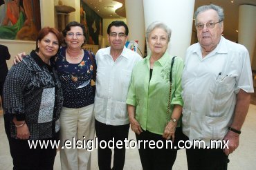 09092007
Guadalupe Villarreal de Estrada, Malena L. de Siller, Alberto Siller, Elenita de Luengo y Enrique Luengo.