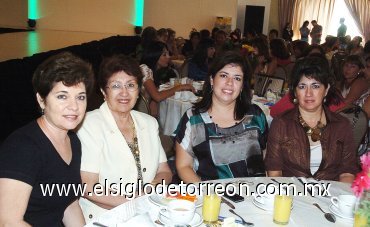 09092007
Rosalinda Ayup, Silvia G. de Ayup, Aracely Ayup y Silvia Ayup.