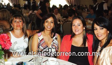 09092007
Simona Maximova, Diana de Davela, Pilar de Román y Mónica de Pérez.