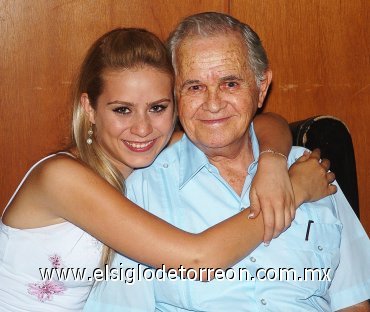 07092007
Don Vicente de Alvarado Alfaro junto a Claudia de Alvarado, en su fiesta de cumpleaños.