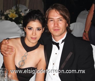 08092007
Elizabeth Belsado y Leonel Ocón.