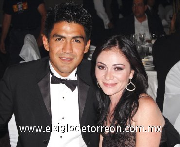08092007
Felipe y Bety Villalobos asistieron a la boda de Ana Laura Segura Huerta y José Ignacio Cerna Esparza.