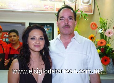 09092007
Gretel de la Peña y Roberto Quezada.