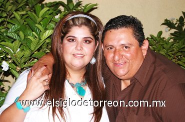 09092007
Yadira Berumen de Nevárez disfrutó de una fiesta organizada por su esposo, “Flippy” Nevárez.