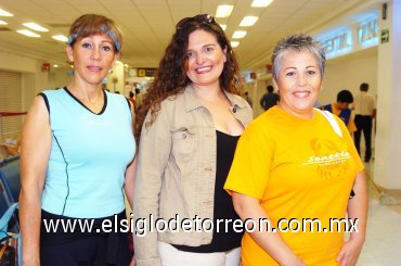 05092007
Sonia Cortez, Romy y Rosy Torres viajaron a Tijuana.