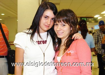 07092007
Brenda Humphrey y Dolores López viajaron con destino a Canadá.