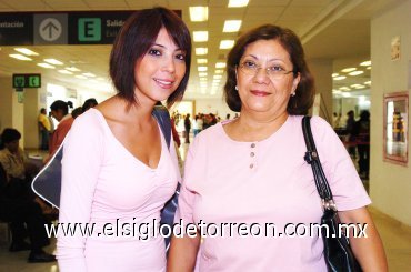 07092007
Raquel Mijares viajó a Tijuana, la despidió Rosalba López.