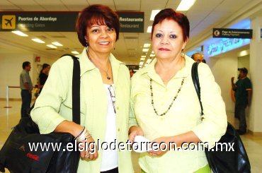 09092007
Adriana y Alejandra Campos viajaron con destino a Tijuana.
