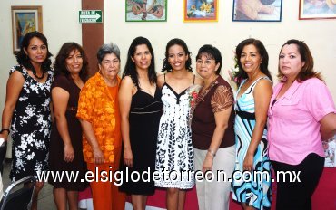 14092007
Por su próxima boda con Jesús Ernesto Miranda, Alma Gabriela Sánchez Montelongo recibió muchas felicitaciones en su despedida de soltera.