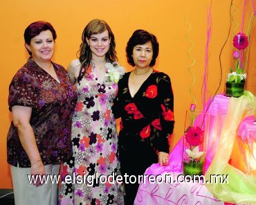 15092007
Ana Lucía Corpus Prieto junto a Graciela Villanueva de Valero y Lucía Prieto de Corpus,