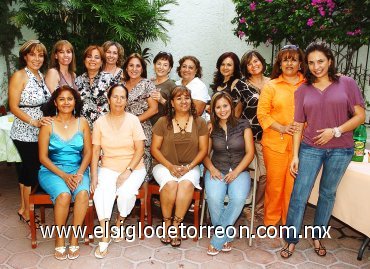 14092007
Con una fiesta sólo para mujeres, festejaron a Isabel Espinoza de Santillán.