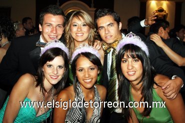 13092007
Sofía Rodríguez, Grisell Chávez, Fanny Plouín, Renata Calderón, Miguel Martínez y Fer Rosales.