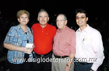 14092007
Dora Guerra García, Josefina de la Garza y José Luis Novello Guerra.