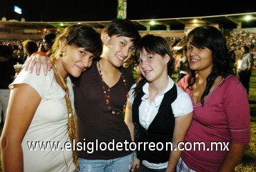 15092007
Ana Paula Bernal, Andrea Bernal, Sofía Valdez y Ale Bernal.