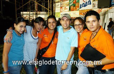 15092007
Sandra Fernández, Cristina Gutiérrez, Andy Sánchez, Héctor Ramírez, Perla Alfani y Omar Colloli.