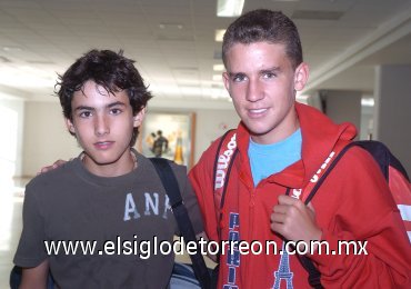 14092007
Juan Pablo Murra y Andrés Máynez viajaron al Distrito Federal.