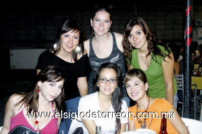 Rosa Gordillo, Malú Martínez, Lili de la Torre, Luisa Villarreal, Tanya León y Mónica Rodríguez.