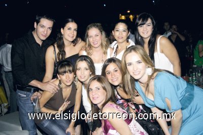 Mauricio Safa, Lucero Velázquez, Marianna de la Garza, Suyin Wong, Sofía López, Edna Garza, Ana Echávez de Murguía, Mayra García, Mariana Vargas y María José Barrondo.