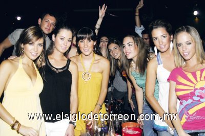 Paola Guerrero, Miguel Cepeda, Bárbara Madero, Lorea González, Susana Estrada, Ileana Padilla, Romy Humphrey, Mariana Salazar y Cecey Villarreal.