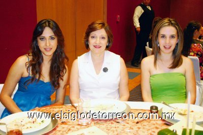 Karina Batres de Herrera, Tere García de Herrera y Gilda Herrera Nahle.