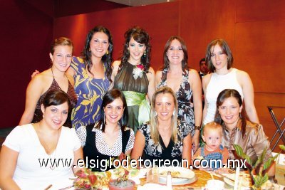Cristina Larrínaga Grageda, Sofía Grageda Canales, Gloria Batres González, Susana Beltrán del Río de Issa, Alejandra Larrínaga de Belausteguigoitia, Natalia y Paulina Macias Grageda, Pamela Grageda Fajer, Eduardo Enrique Grageda Verdeja y Michelle Verdeja de Grageda.