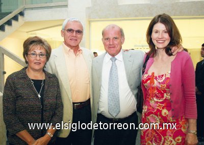 Instituto de Medicina Genómica
Nancy Mullis, Kary Mullis, Adolfo Flores y Alicia Villanueva.