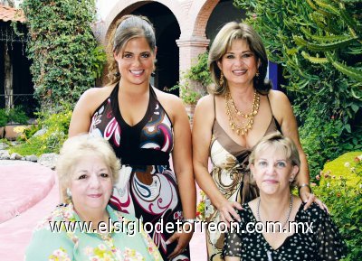 Maru M. de González, Cristy J. de Reza, Paulina Kaim y Paulina González.