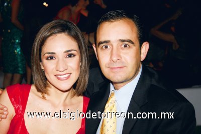 Paola Pámanes de Fernández y Pedro Fernández.