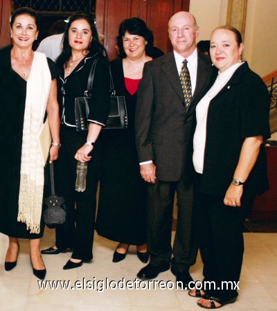 Sonia Salum, Salma Arellano de Gutiérra, Gaby Nava, Salvador Jalife y Nancy de Jalife