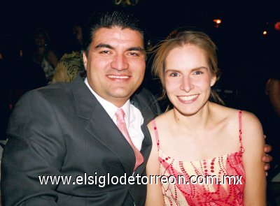 Festejaron con los novios
Jesús Jaik y Lucero Torres de Jaik.