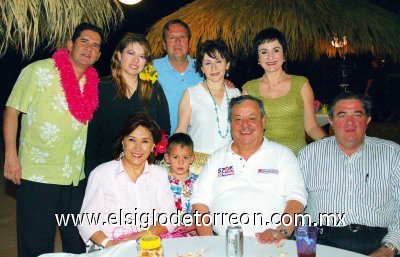 Sara Bucio, Roberto Rodríguez G., Roberto Rodríguez L., José Manuel Jiménez, Abel Galindo Escandón, Ángeles de Galindo y Laura Muñoz de Jiménez