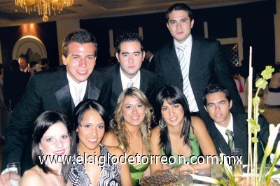 Fanny Poulín, Grisell Chávez, Renata Calderón, Sofía Rodríguez, Perry Martínez, Willy Zepeda, Fernando Rosales y Alex Castañeda.