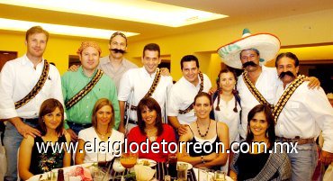 16092007
Mauricio Nahle y Gilda Herrera, Antonio Fahur y Fabiola Mexsen, Fernando Pérez y Cristina Martínez, Fernando González y Lucila Hernández, Baltazar Villarreal y Cecilia Salmón.