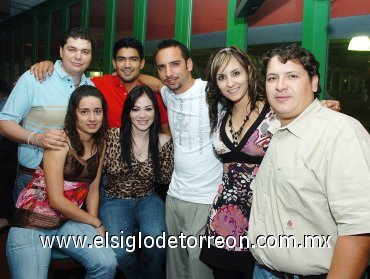16092007
Víctor Marín, Diana Ibarra, Felipe Villalobos, Bety Flores, Chuy Soto, Jésica Avelar y Roberto Díaz.