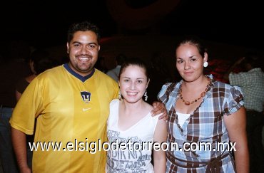 16092007
Héctor Molina, Mirna Dzul y Teresa Anreda.