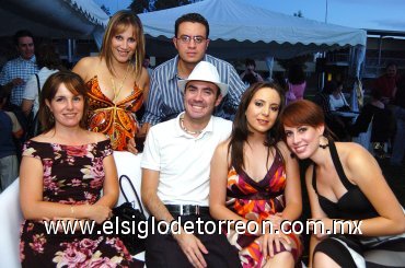 16092007
Isabel Ortiz, Mary Carmen de la Parra, Manuel Vázquez, Lisa Aguilera, Ana Ortiz y Juan Aguilera.