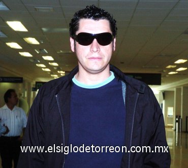 18092007
Raúl Rivera viajó a México.