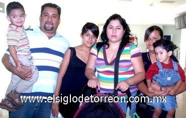 17092007
Fabiola, Francisco, Ariana, Diana, Emilio y Juan Pablo Herrera viajaron a Tijuana.