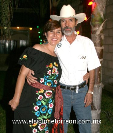 18092007
Yolanda Samperio de Quiñones y Hugo Quiñones Vera.