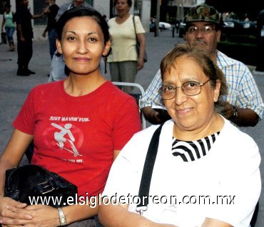 18092007
Maribel Segovia y Conchita Álvarez.
