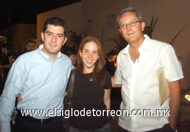 17092007
José Luis Ramos, Paola y Jacinto Faya.