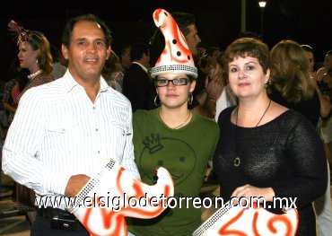 18092007
José Antonio, Adriana y Alejandra Pedroza.