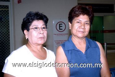 23092007
Carmen Cuéllar viajó a Santa Ana, California, la despidió Concepción García de Pedroza.