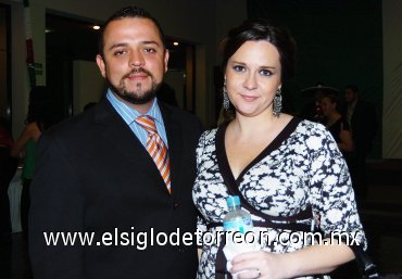 19092007
Jorge Torres y Gabriela de Torres.