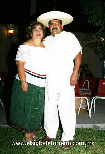 19092007
José Arturo Monárrez y Magda Ramírez de Monárrez.