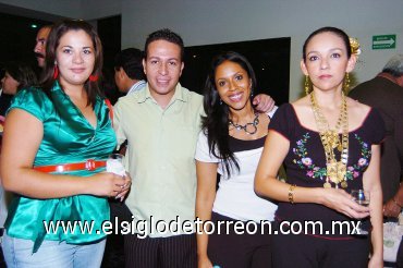 19092007
América, Rafael, Rosy y Emma.