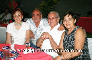 19092007
Francisco Dingler con sus hijos Gloria Alicia, María Eugenia y Alfonso.