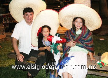19092007
Juan Carlos Rodríguez, Mariángela y María Elisa.