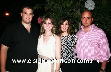 19092007
Roberto Villarreal Vargas, Lizy Papadópulos de Villarreal, Cristy Villarreal de Fernández y