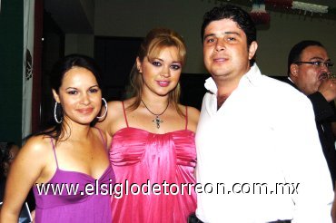 19092007
Salma, Quinoy Padilla y Eduardo Montañez.